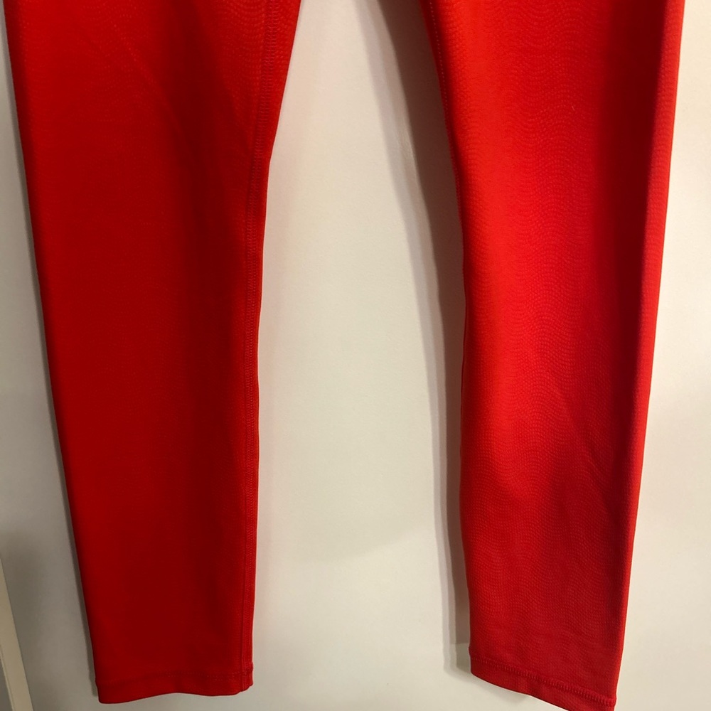 Like New Zyia Active Ascend Red Subtle Pattern Leggings - Picture 6 of 9